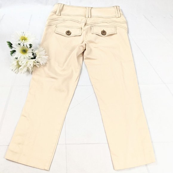 Cache Y2K Cream Oversize Button Adorned Capris - Picture 7 of 11